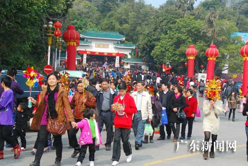 珠三角及港游客新春纷纷到道教名山罗浮山祈福