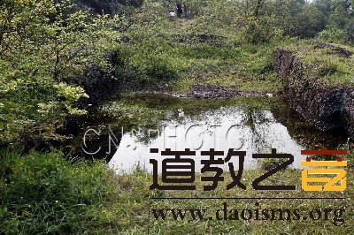 江西南丰现罕见古代道教祈雨祭坛“凤凰池”遗址