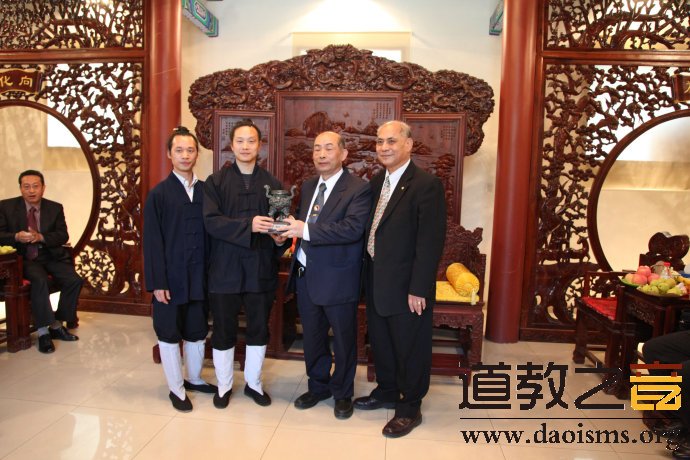 台湾高雄东照山关帝庙来北京白云观参访
