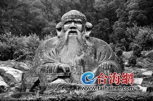 有“老子天下第一”美誉的泉州清源山老君雕像