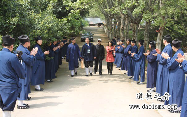 香港青松观董事局总秘书长周和来道长一行到“武汉道教高功音乐学习班”进行文化交流