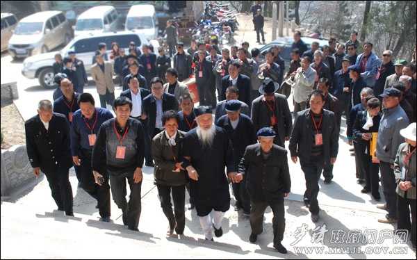 任法融会长视察凤凰山文化活动广场建设情况