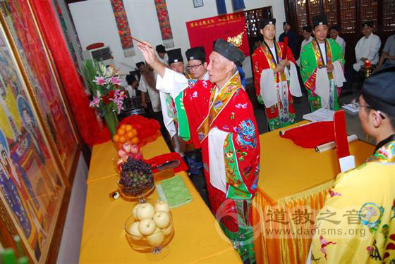 上海钦赐仰殿举行五行彩砂“三清圣像”受捐安奉仪式