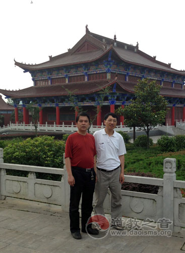 著名宗教学者何建明教授来到镇江润州道院进行参访
