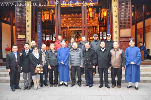 中国国民党台北市主委钟则良参访上海城隍庙