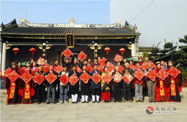 广州都城隍庙举办“迎春接福”贺新年活动