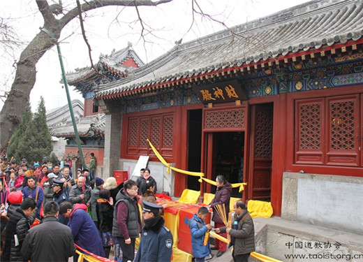 北京白云观乙未年新春活动吸引广大游客信众踊跃参与