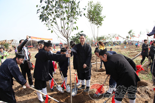 咸阳市道教宫观举办生态医药园林植树活动