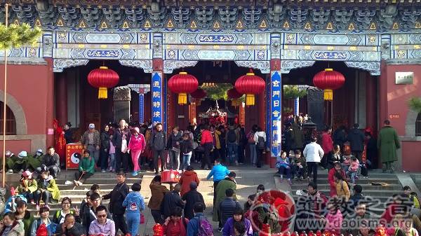 三月十五逢五一万众朝礼泰山碧霞祠