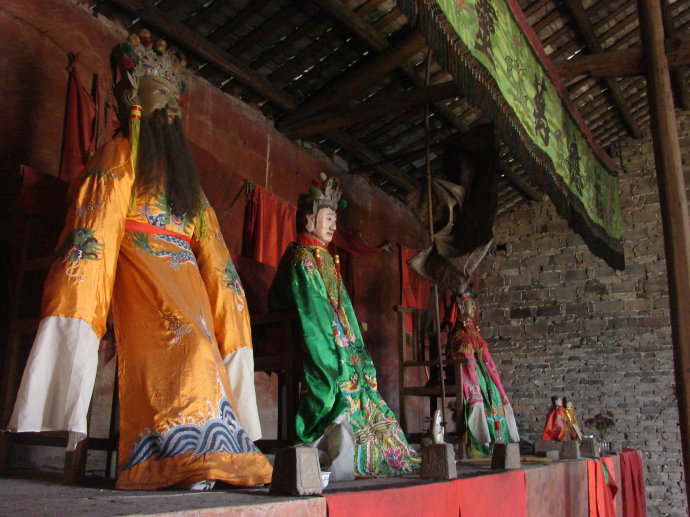 四月初一水神萧公圣诞，肉身桶藏庙左庑400余年仍如新