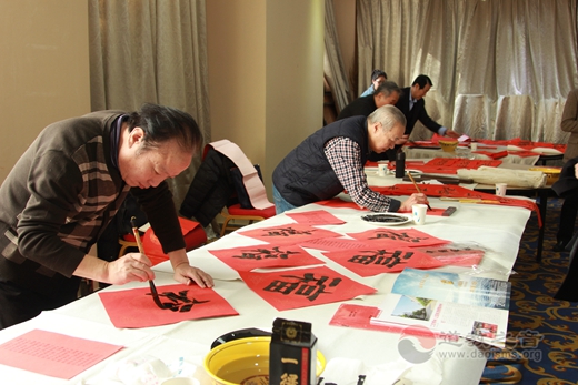 北京市道教协会书画家迎新春送春联到基层