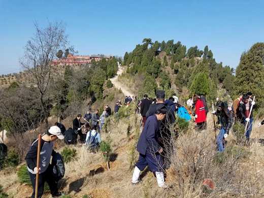 人祖庙举行建设美丽临潼312植树造林活动