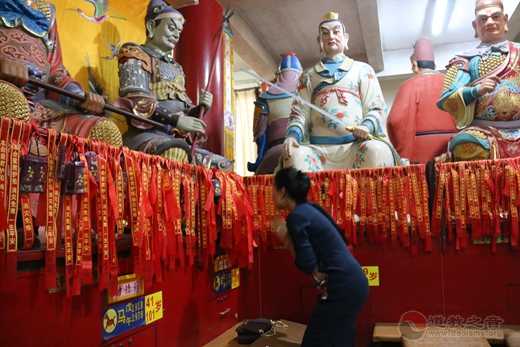 柬埔寨友好客人一行来上海东岳庙参访交流