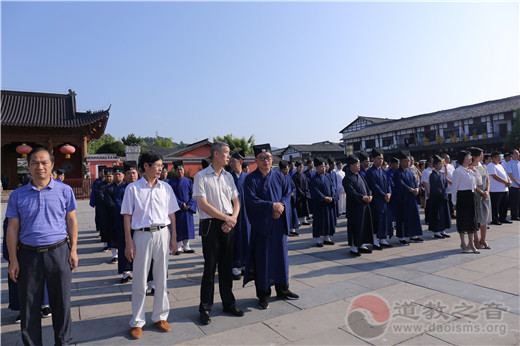 龙虎山嗣汉天师府隆重举行升国旗仪式