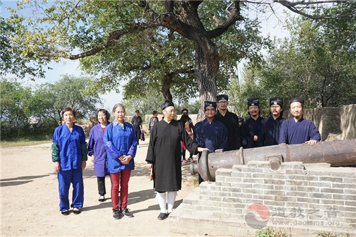 北武当玄帝观道俗前往炮台山进行爱国教育