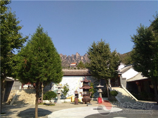 保定道教界升国旗、迎国庆暨“四进”活动启动仪式在河北唐县青虚山道场举行