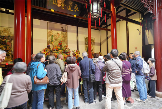 上海市老年大学文史班学员参访上海白云观