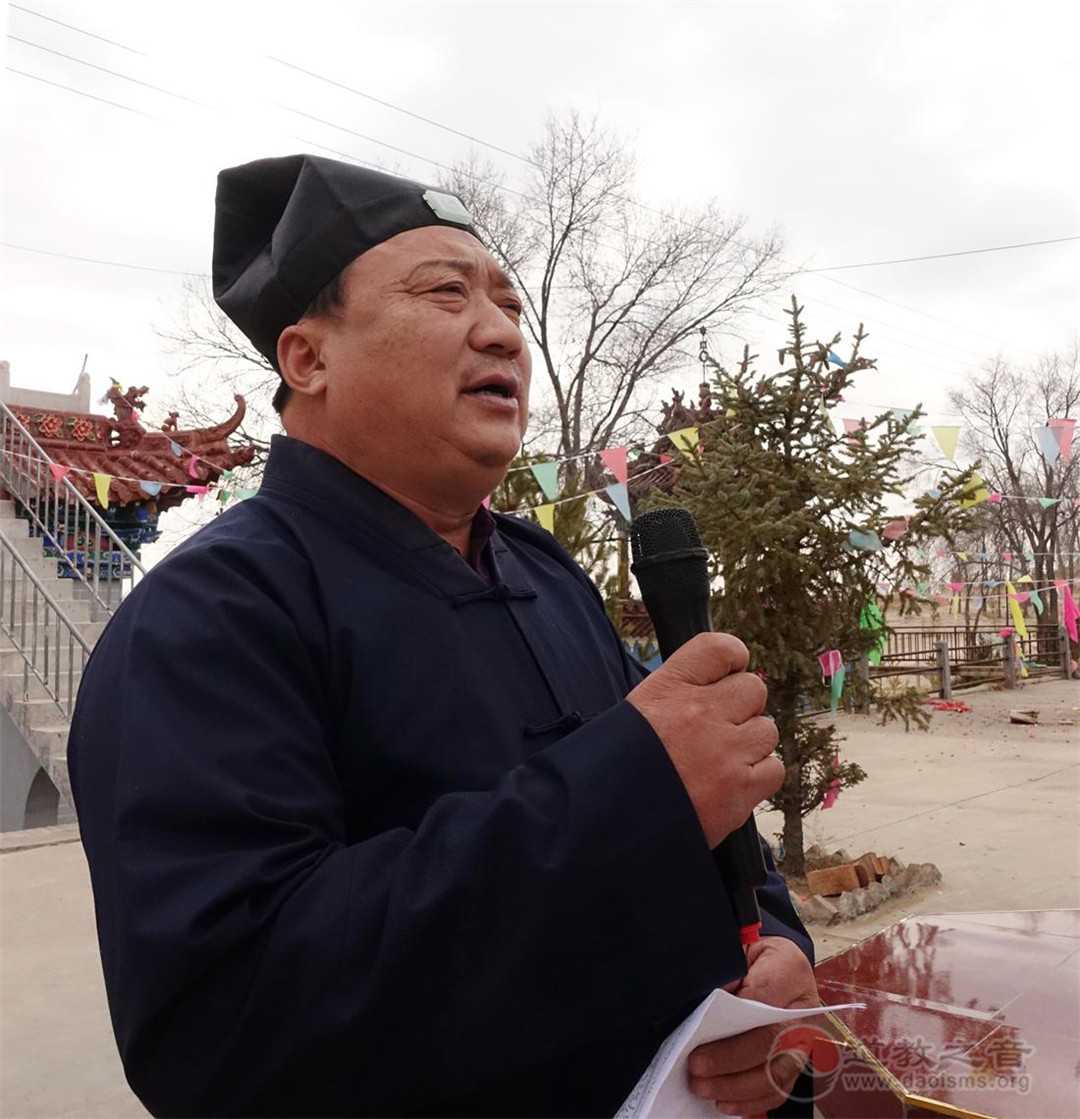 蒙汉信众在陕西升旗