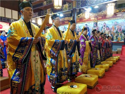 戊戌2018年内地正一派道士初授箓举行参神谒祖等活动