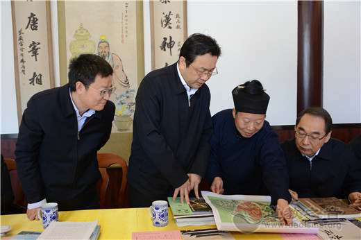 江苏省委常委、统战部部长杨岳考察茅山乾元观