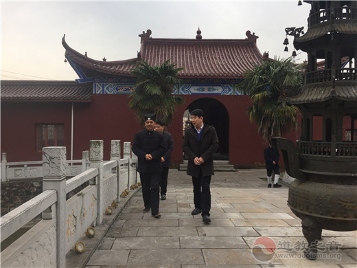 镇江市委常委、宣传部长孙晓南一行赴润州道院调研