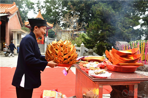 广东省陆丰紫竹道观升国旗追忆红色历史