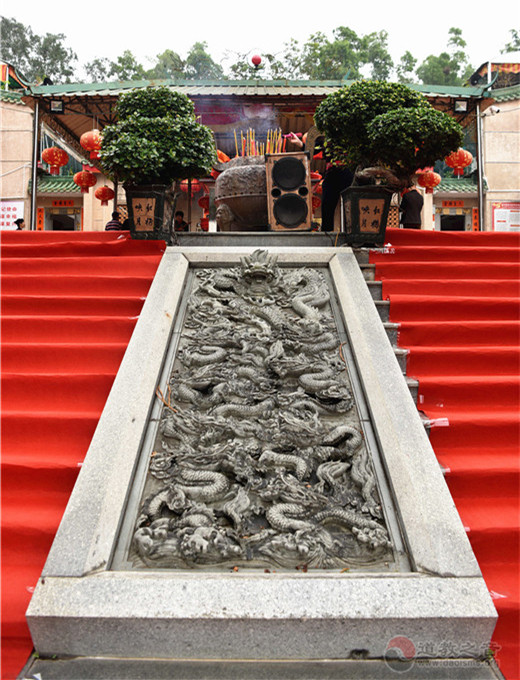 广东省陆丰紫竹道观升国旗追忆红色历史