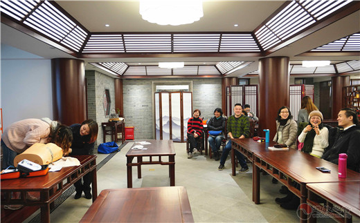 上海白云观举行AED自动体外除颤器捐赠仪式