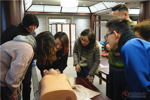 上海白云观举行AED自动体外除颤器捐赠仪式