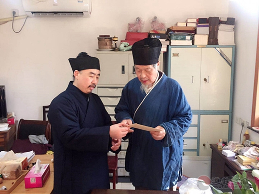 山东省道教协会会长张诚达道长节前看望慰问省内道教老前辈