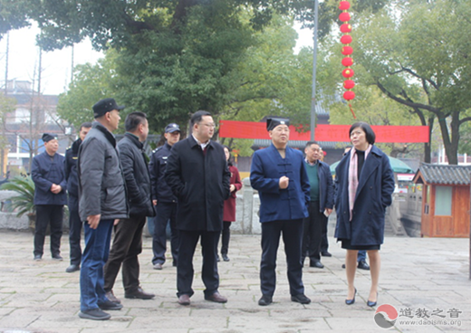 姑苏区副区长胡岚一行检查苏州玄妙观安全准备工作