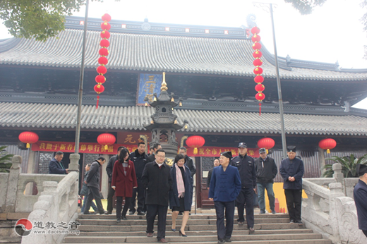 姑苏区副区长胡岚一行检查苏州玄妙观安全准备工作