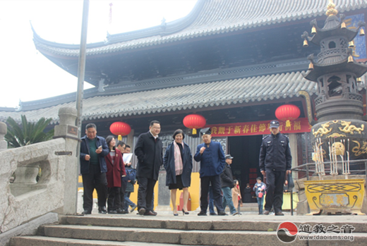 姑苏区副区长胡岚一行检查苏州玄妙观安全准备工作