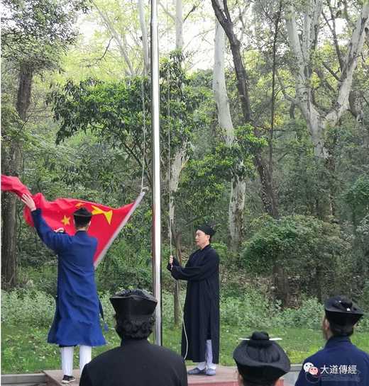武汉大道观为四川凉山森林火灾中献身的30名救火英雄们诵经超度