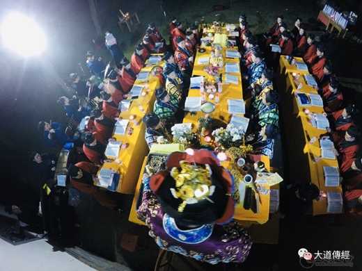 武汉大道观为四川凉山森林火灾中献身的30名救火英雄们诵经超度