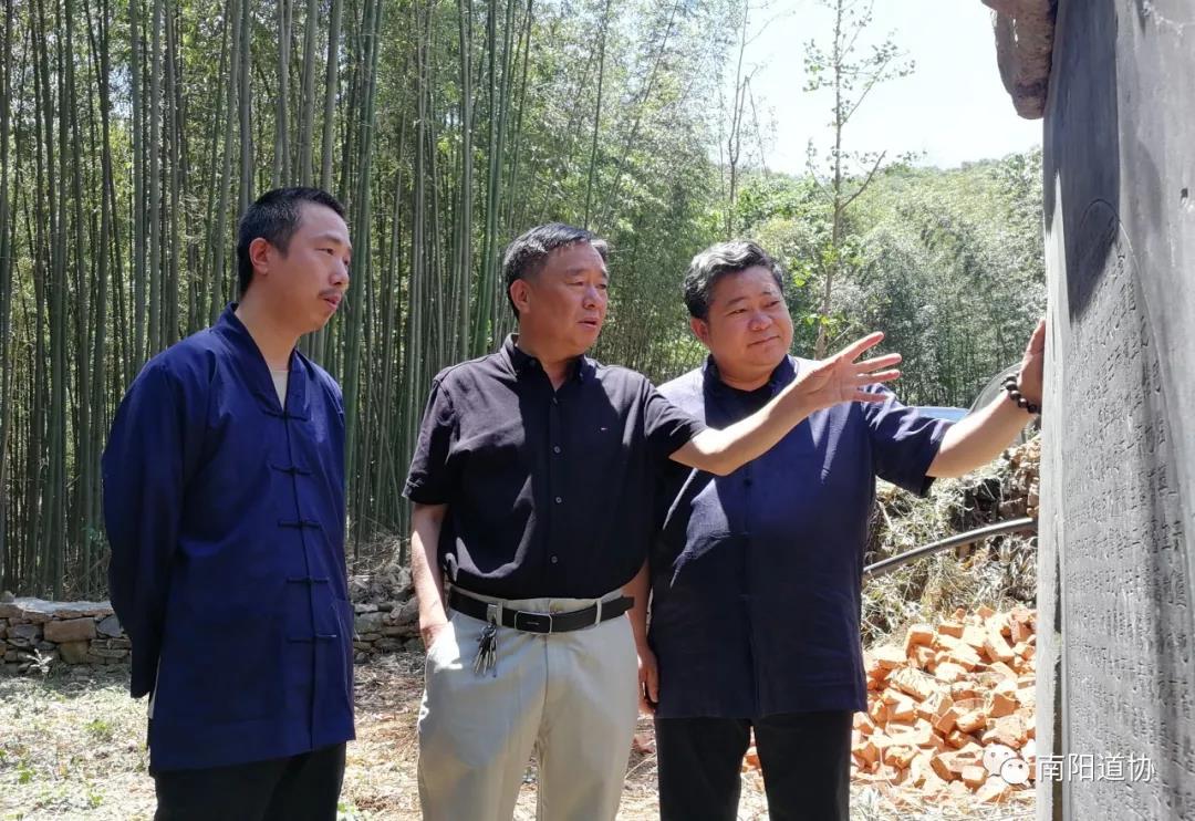 南阳市道协会长李泰丞道长一行考察内乡县石堂山