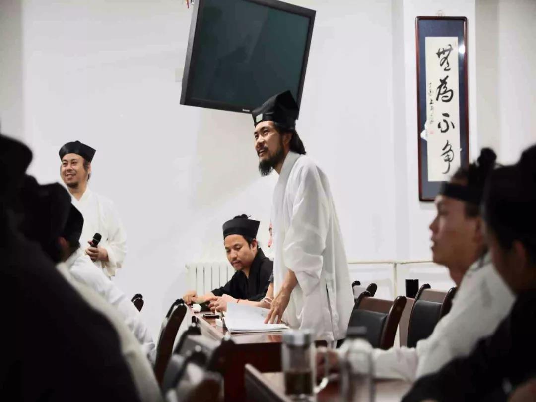 中央美术学院李辰教授来我院举办壁画艺术公益讲座