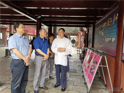 上海市慈善基金会黄浦区代表机构领导到上海城隍庙走访交流