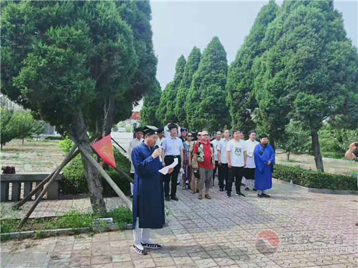 高阳县道教界瞻仰高蠡暴动烈士陵园接受爱国主义教育