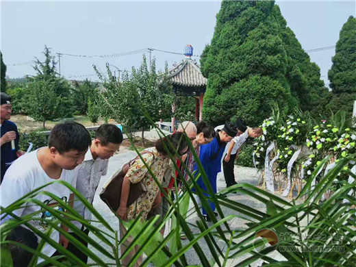 高阳县道教界瞻仰高蠡暴动烈士陵园接受爱国主义教育