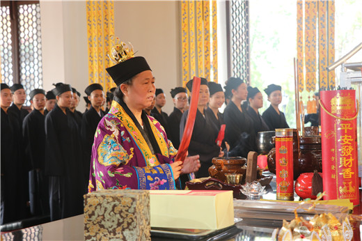 南岳坤道学院举行新生开学升国旗仪式及纪念抗日战争胜利74周年和平祈福法会