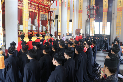 南岳坤道学院举行新生开学升国旗仪式及纪念抗日战争胜利74周年和平祈福法会