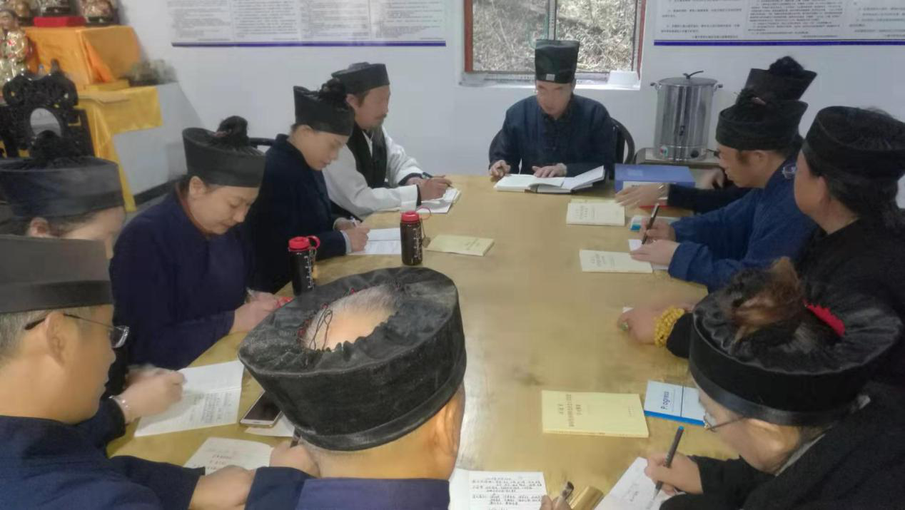 十堰市赛武当道教协会组织道众学习党的十九届四中全会精神