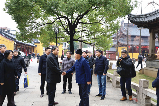 苏州市副市长曹后灵节前走访慰问玄妙观