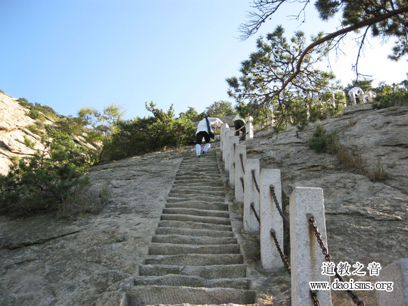 登山的道长