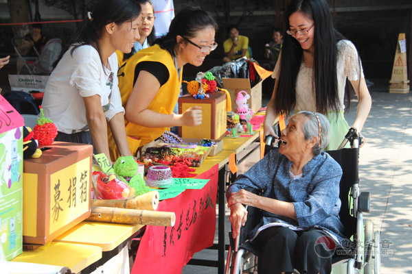 广州道教上善义工社举行公益慈善义卖活动