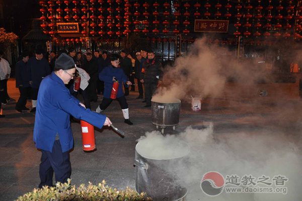 上海城隍庙年前举行消防安全演练
