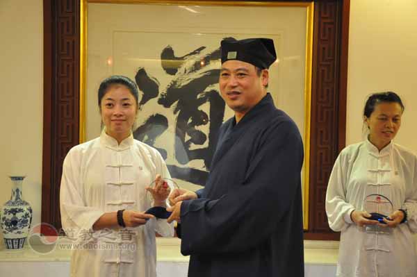 上海城隍庙“茶道•太极拳”国学班举行结业仪式