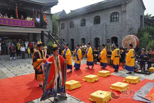 江苏道教举办“纪念抗战暨反法西斯胜利70周年”祈祷和平法会