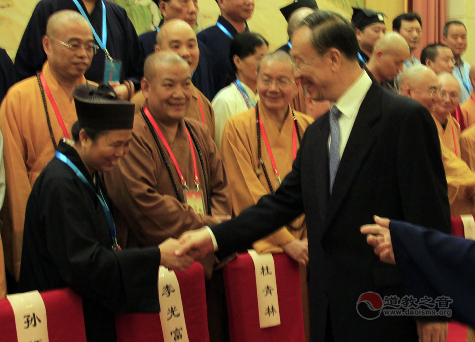 杜青林、齐续春副主席会见参加和平祈祷活动的宗教界代表
